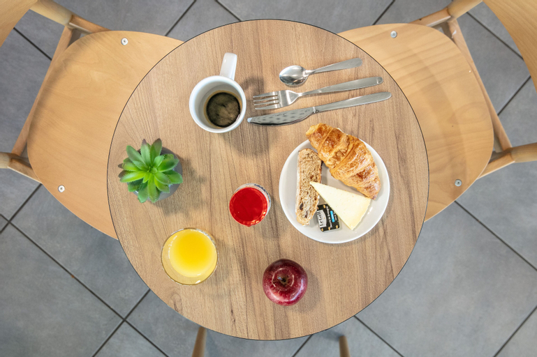 Food & Drinks 5, B&B HOTEL Lyon Aéroport St Quentin Fallavier, Isère