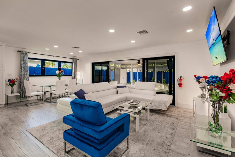 Room 2, Modern Spacious Home With Pool Jacuzzi, Broward