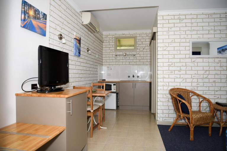 Others 3, Culcairn Motor Inn, Greater Hume Shire - Pt B