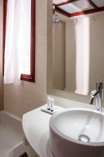 Bathroom 4, Veggera Beach Hotel, South Aegean