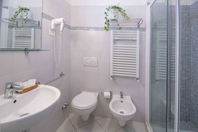 Bathroom 14