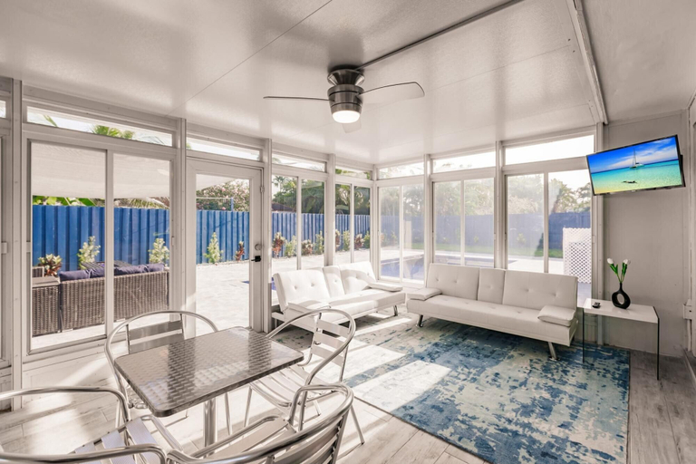 Room 3, Modern Spacious Home With Pool Jacuzzi, Broward