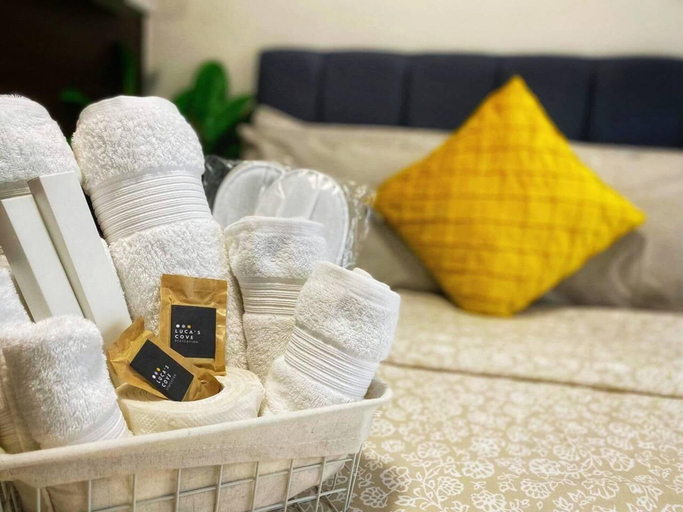 Bathroom amenities 3, Sleeps 2 With Netflix and Free Wi-fi, Makati City