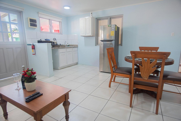 Others 5, Beautiful Comfy Mins to Palm Eagle Beaches