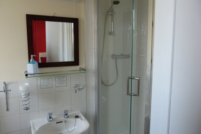 Bathroom 3, ザ レイルウェイ イン, Oxfordshire