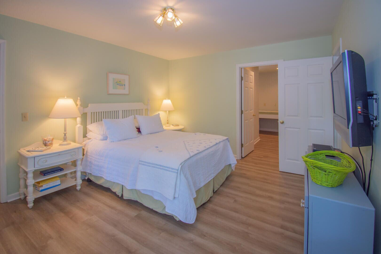 Bedroom 2, 718 Sea Dragon, Beaufort