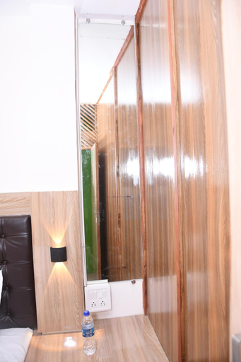 Bathroom 3, Airport Cabin Stay , Mumbai Suburban