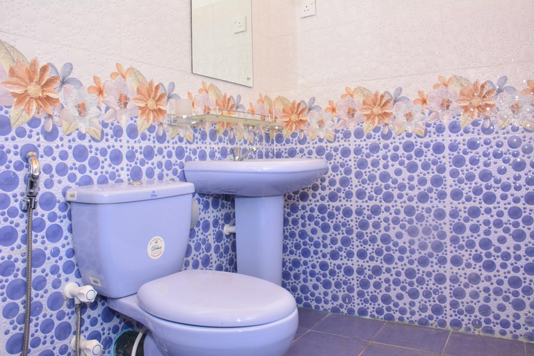 Bathroom 2, Pleasant Park Holiday INN, Trincomalee Town and Gravets