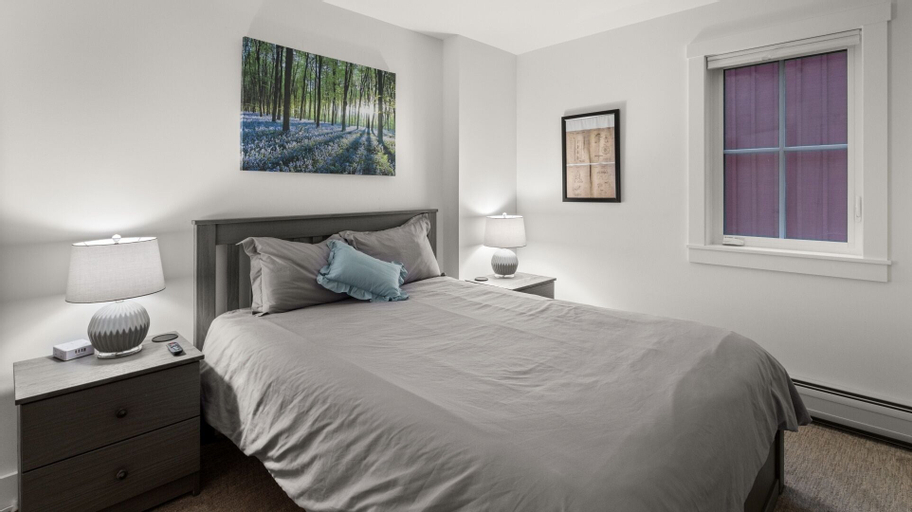 Room 4, La Pasta At Mad House 4 Bedroom Condo by RedAwning, Washington