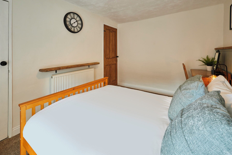 Bedroom 2, Host Stay Church View Cottage, Derbyshire