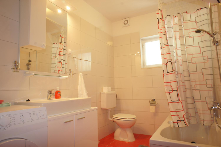 Bathroom 2, Apartments Segedin, Korčula