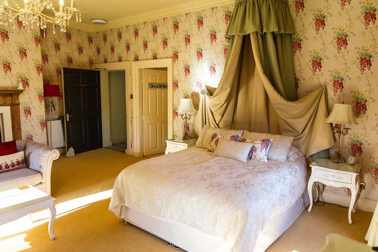 Bedroom 2, KATESHILL HOUSE, Worcestershire