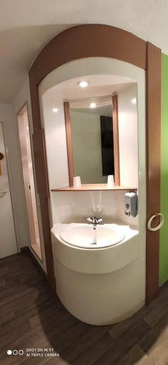 Bathroom 3, Glisy Hotel, Somme