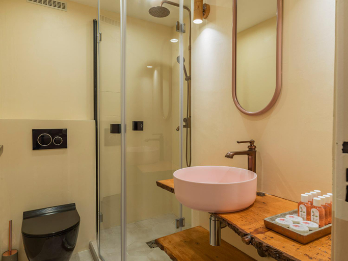 Bathroom 4, Rose & Garden - Eiffel Tower, Paris