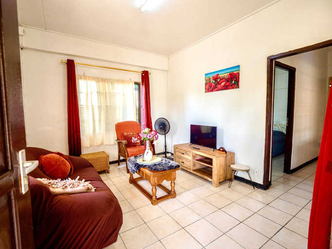 Others 5, Impeccable 2-bed Apartment in Paramaribo, Centrum
