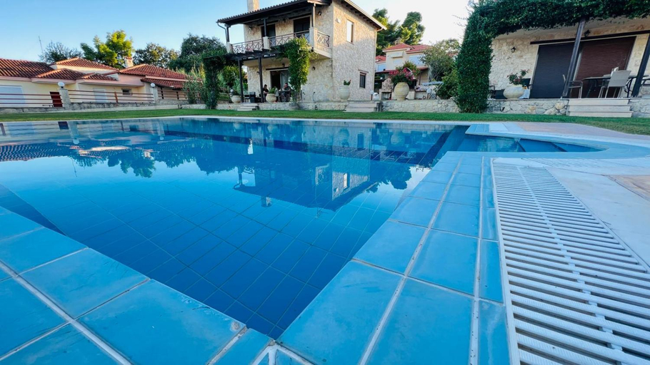 Others 4, Daphne Villas, Central Macedonia