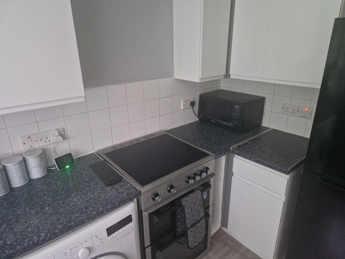 Others 3, Immaculate 1-bed Apartment in Woodford Green, London