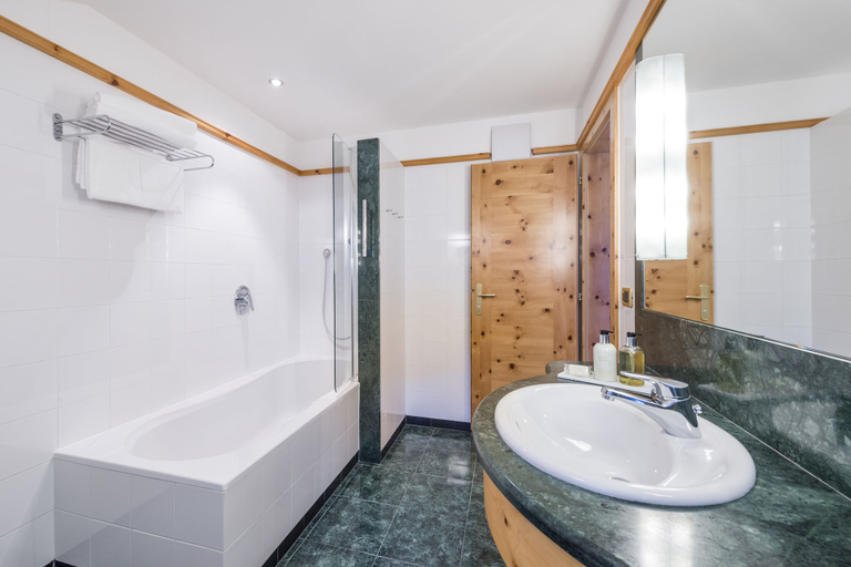 Bathroom 5, Hotel Angelo Engel, Bolzano