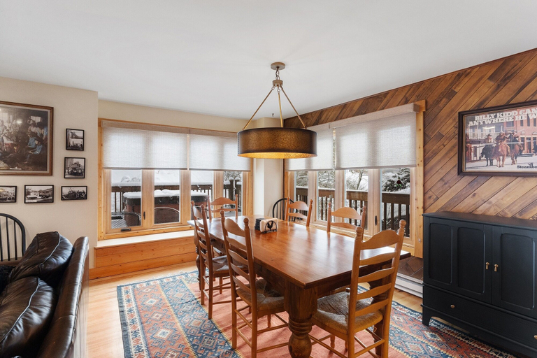 Dining 3, Winterset 8 pet Friendly 4 Bedroom Townhouse by RedAwning, Routt