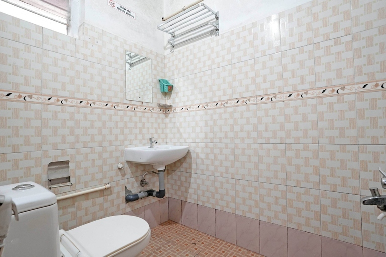 Bathroom 3, Hillside Hideaway, The Nilgiris