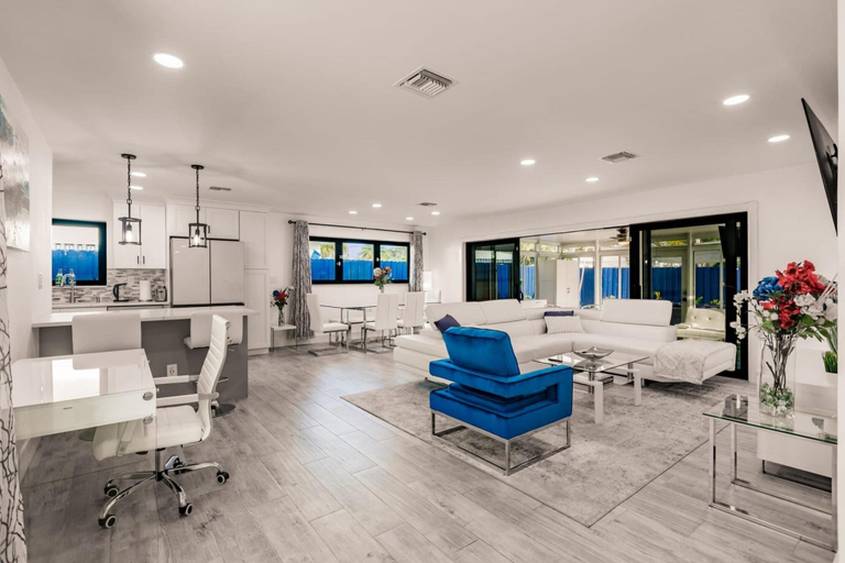 Room 1, Modern Spacious Home With Pool Jacuzzi, Broward