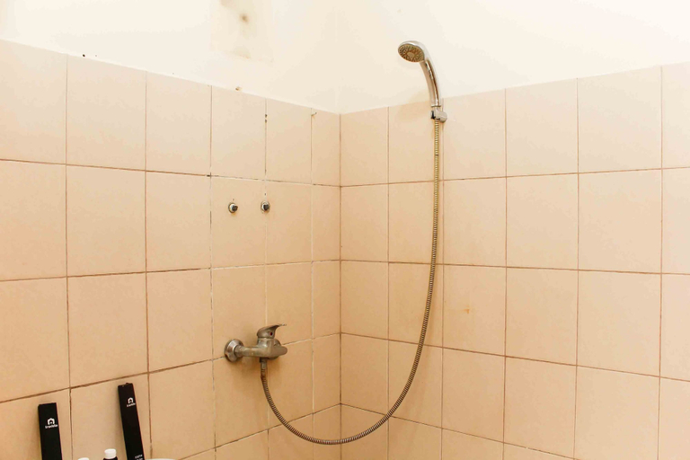 Bathroom 3, Homey And Comfort Studio At Tifolia Apartment, East Jakarta