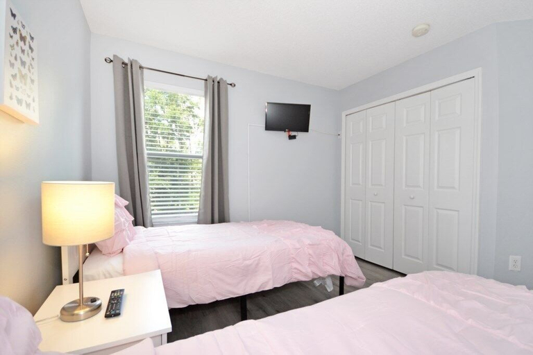 Bedroom 3, Hideaway Dream 6 Bedroom Home by RedAwning, Osceola