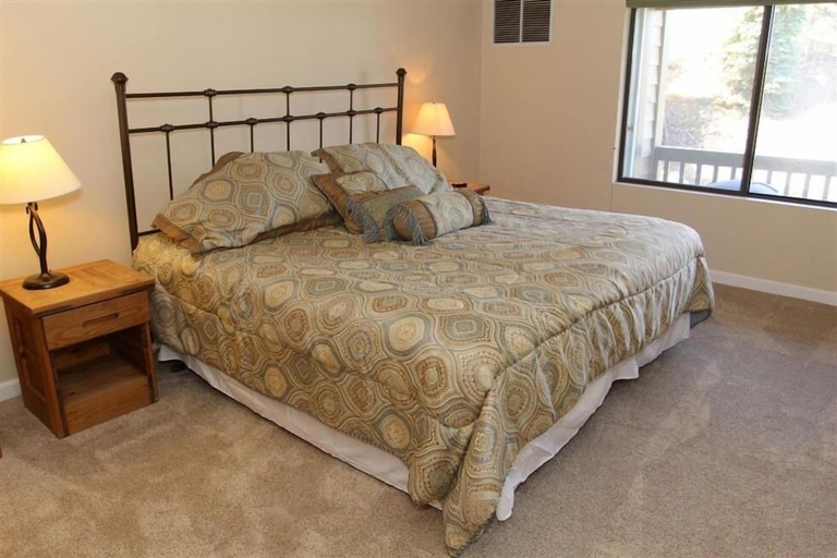 Others 4, Seven Springs 1 Bedroom Deluxe Condo, Pet Friendly! by RedAwning, Somerset