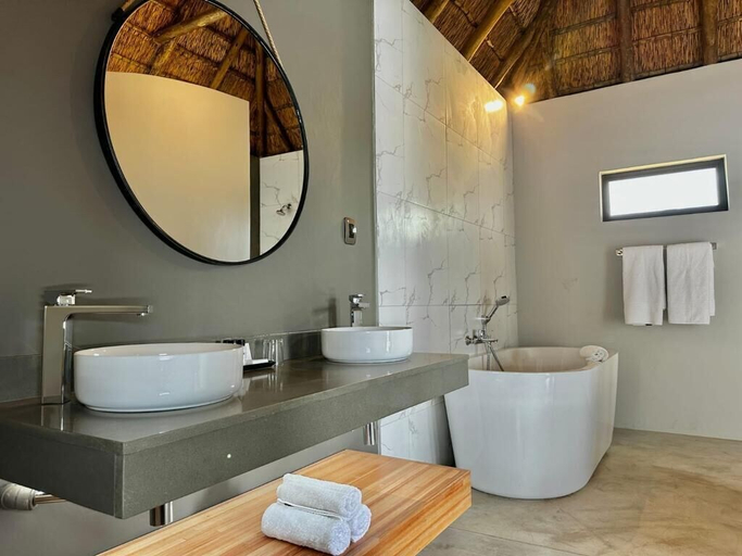 Bathroom 4, La Joya Lodge Conference Centre and Spa, Bojanala