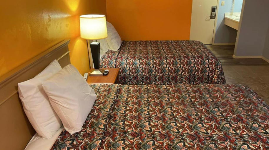 Bedroom 5, Lake Country Inn, Trinity