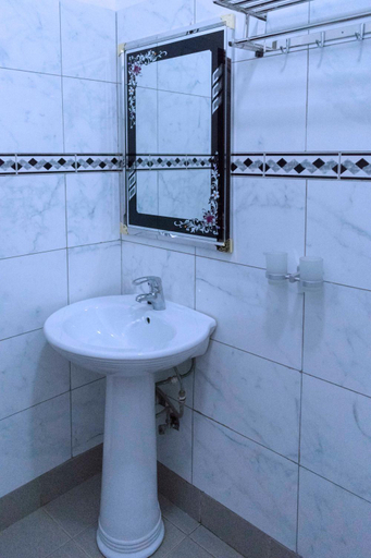 Bathroom 3, Sibyangu Standard Hotel, Kampala