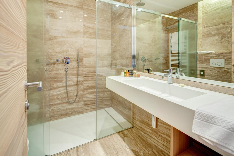 Bathroom 5, Lajadira Hotel & Spa, Belluno