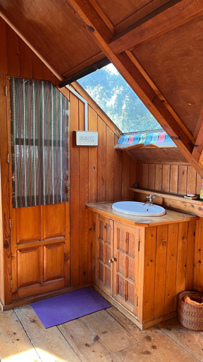 Bathroom 2, Naddi Castle, Kangra