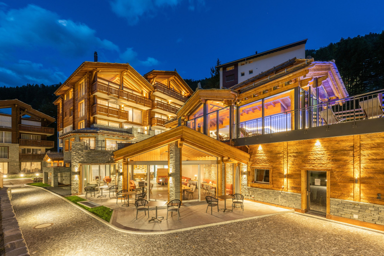 Exterior & Views