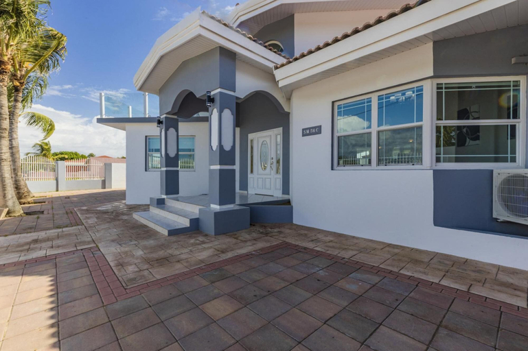 Exterior & Views 2, 4BR 4BA Villa w Private Pool Eagle Palm Beach