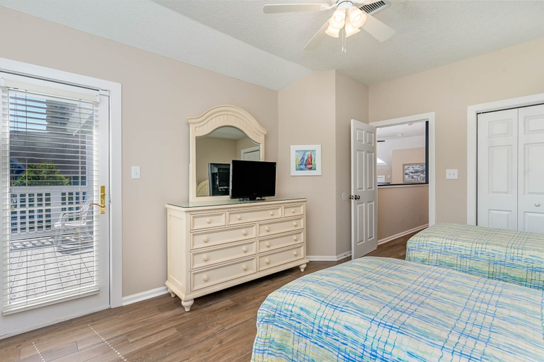 Bedroom 2, Gorgeous and spacious 4 bedroom villa - 8D Windermere by the Sea 4 Villa, Horry