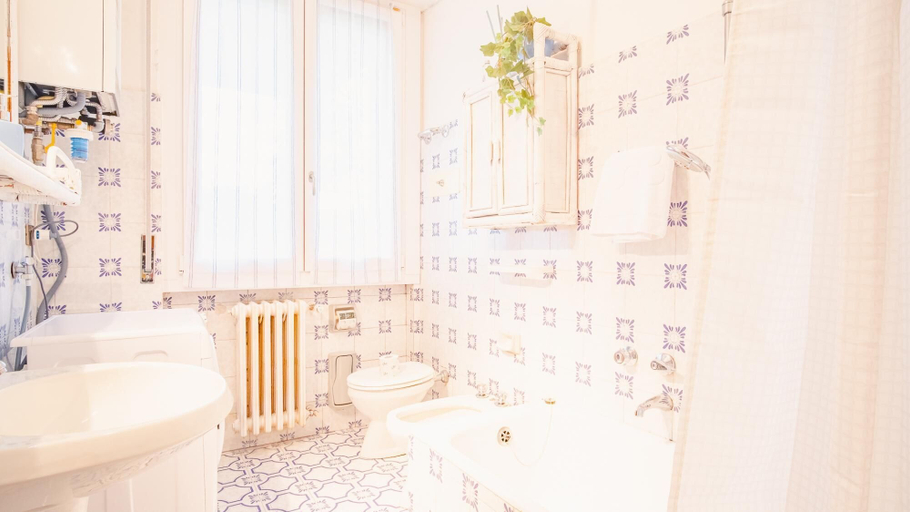 Bathroom 5, A Casa di Andrea - Italian Homing, Brescia