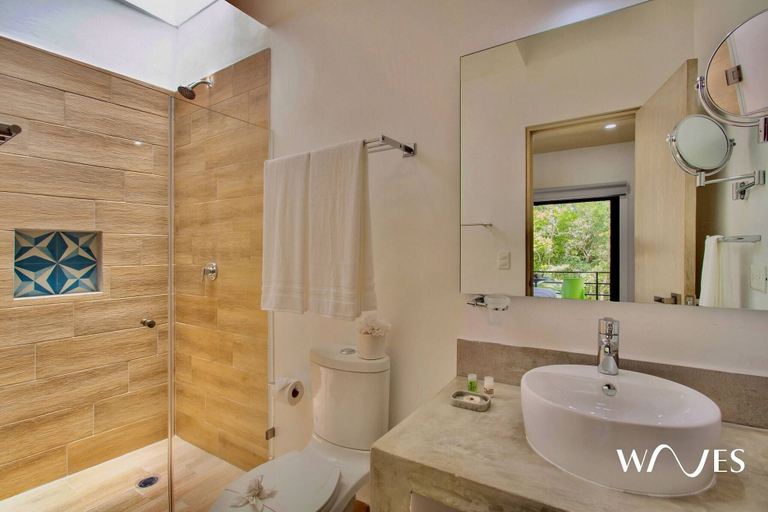 Bathroom 4, 1 Br Great Location Spacious Rooftop Pool, Cozumel
