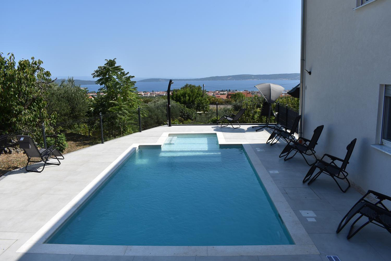 Sport & Beauty 2, M&M Apartments with pool, Kaštela