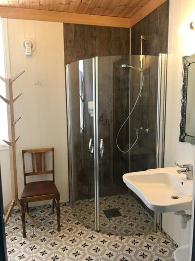 Bathroom 3, Eide Gardshotell, Luster