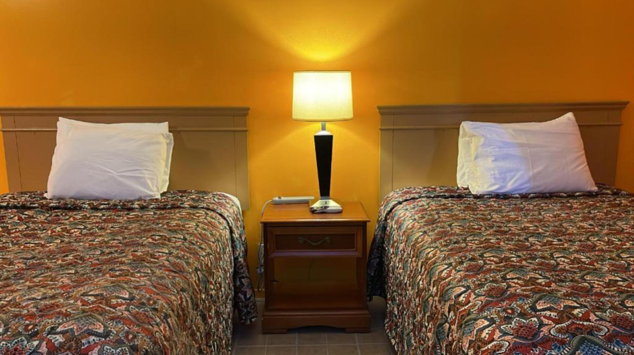 Bedroom 2, Lake Country Inn, Trinity