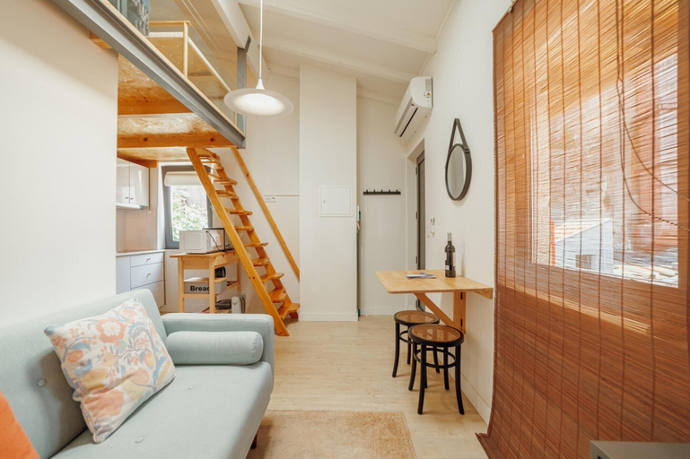 Room 3, Mezzanine Stylish Apartment Q by Vacationy, Porto