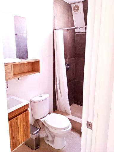 Bathroom 4, Casablanca, Lima