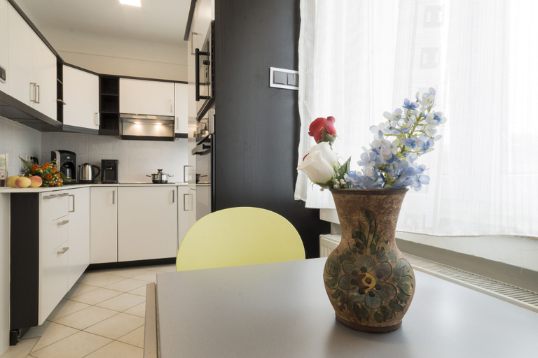 Others 5, Villa Nakalua, Luxembourg