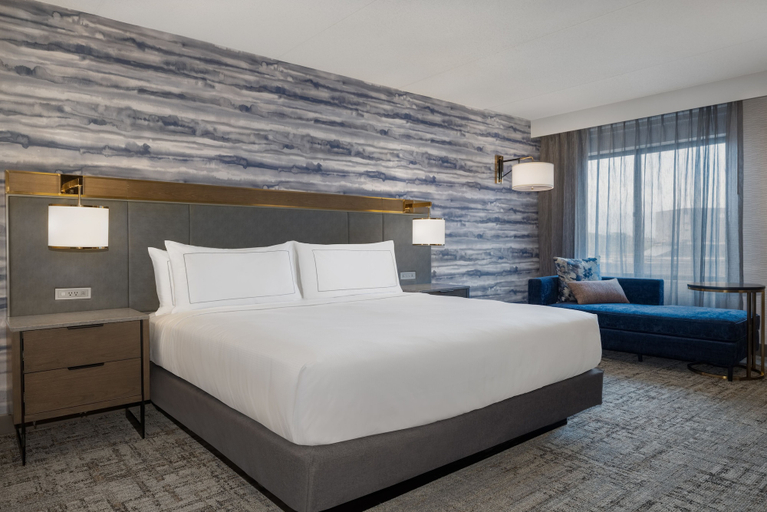 Bedroom 3, DoubleTree by Hilton Kingston, Frontenac