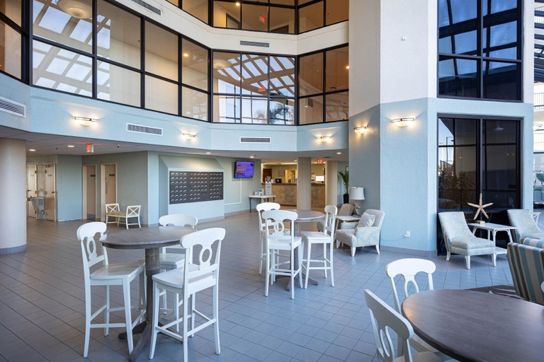 Food & Drinks 5, Phoenix VII by Brett/Robinson Vacations, Baldwin