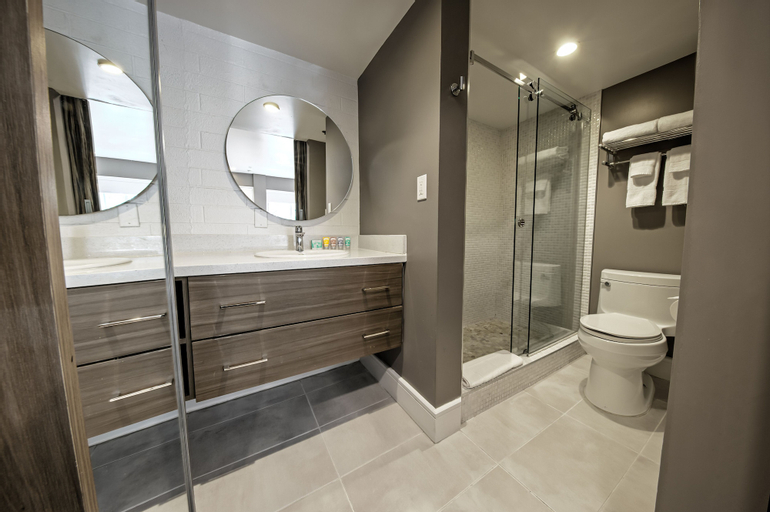 Bathroom 19