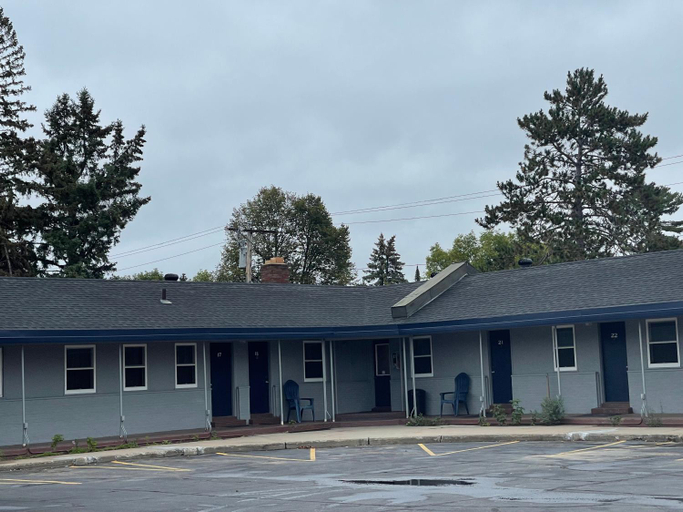 Others 4, Itascan Motel, Itasca