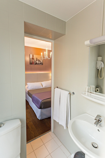 Bathroom 4, Modern Hotel, Paris