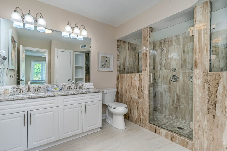 Bathroom 3, Gorgeous and spacious 4 bedroom villa - 8D Windermere by the Sea 4 Villa, Horry